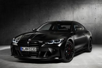 Fitur BMW M4 Competition x KITH