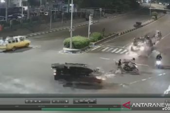 Polisi buru pengendara mobil pelaku tabrak lari yang menewaskan satu orang di Palembang