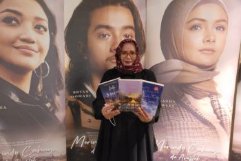 Novel karya penulis Arumi "Merindu Cahaya De Amstel" diangkat ke layar lebar