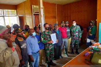 Untuk bangun koramil, warga Bibida Papua hibahkan lahan