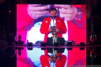 A peek at the strict, but cozy badminton festival 'bubble'