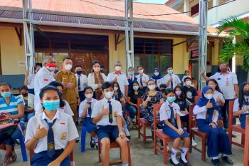 FPK-PKK Manado laksanakan vaksinasi   COVID-19 di SMP  I