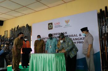 UAD membuat Sentra Industri Herbal dan pompa hidram di Ngargosari