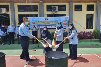 Kemenkumham Sumbar musnahkan ribuan berkas arsip