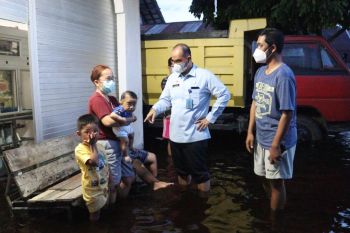 Kanwil Kenkumham salurkan bantuan untuk pegawai korban banjir