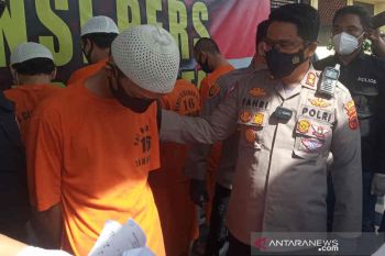 Polisi menangkap bandar narkotika di Cirebon yang transaksi lewat medsos