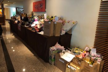 Hadiah dari penggemar bulu tangkis penuhi lobi hotel lokasi IBF 2021
