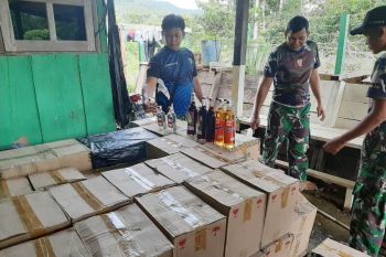 Kodim Jayawijaya amankan 2.760 botol minuman beralkohol selundupan