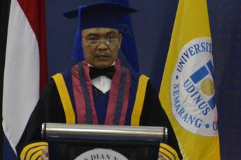 Udinus Semarang kukuhkan guru besar linguistik