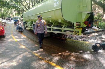 Five thousand litres of palm oil spilled on Sulawesi highway