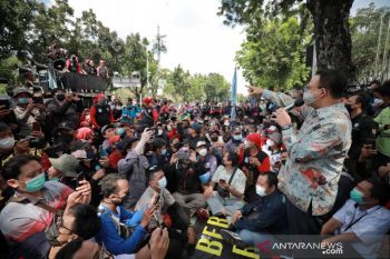Anies tetapkan UMP DKI Jakarta 2022 sebesar Rp4.453.935
