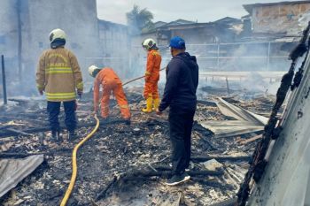 Empat rumah dan satu musholla di Cengkareng Jakbar ludes terbakar