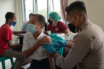 Polres Mabar beri 616 dosis vaksin COVID-19 bagi pelajar