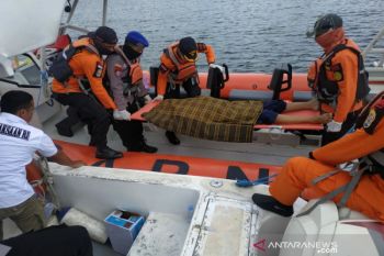 Kapal cepat Kejari Wakatobi mogok di perairan Pulau Kaledupa Wakatobi