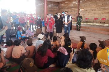 Social Minister asks Mt. Sinabung victims to turn entrepreneurs