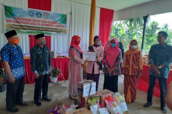 Anak-anak PAUD Kubu Raya ikut menyumbang bantuan untuk korban banjir