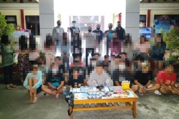 Polres Tomohon amankan 27 anak muda diduga gelar "pesta lem"