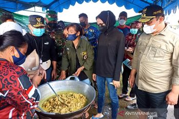 Gubernur Kalteng datangi lokasi banjir pastikan kondisi dan pemenuhan kebutuhan warga
