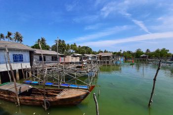 Masih banyak warga pesisir Tanjungpinang buang sampah ke laut