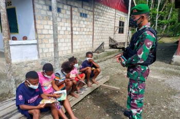 Satgas TNI Yonif 512 bekali wawasan kebangsaan anak perbatasan RI-PNG