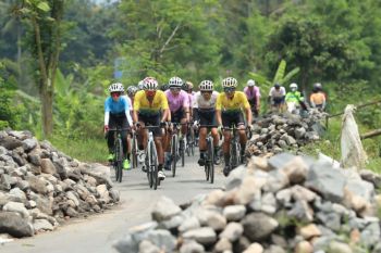 Seri terakhir Tour de Borobudur berakhir di cagar budaya Tuk Budoyo Temanggung