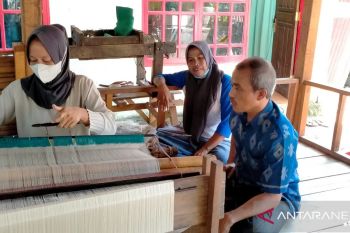 Fraksi NasDem  inisiasi Raperda tentang Tenun Donggala