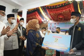 Pemkab Tanah Datar serahkan bonus kepada kafilah MTQ Nasional-39 Padang Panjang