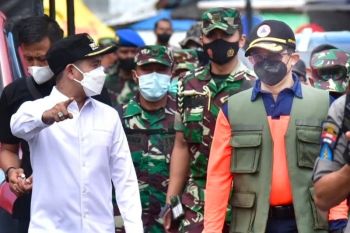 Wali Kota Palangka Raya dampingi Kepala BNPB kunjungi korban banjir
