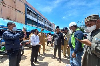 Mengapa seorang anggota DPRD Bukittinggi "ngamuk" saat sidak proyek drainase...? (Video)