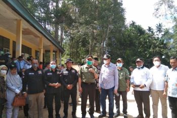Komisi IV DPRD Sumbar dan gubernur kunjungi daerah terisolir di Pasaman