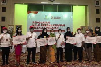 Students should steer clear of bullying friends: Minister