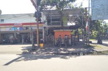 Satpol PP Lombok Tengah tertibkan PKL di Kota Praya