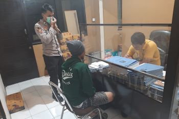 Tukang sate pemerkosa siswi disabilitas di Lombok Timur dibekuk di rumahnya