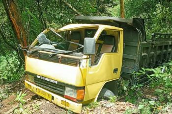 Sembilan orang patah tulang dan satu meninggal, truk terguling di Pusuk Sembalun