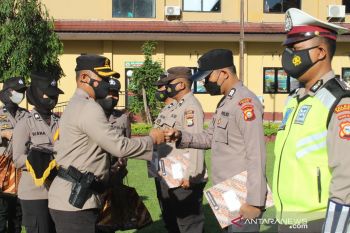 11 personel Polres Maros terima penghargaan karena berkinerja baik