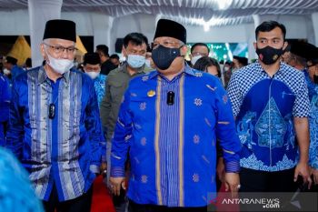 Gubernur Sulawesi Tenggara terima penghargaan "People of The Year 2021"
