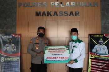 Polres Pelabuhan Makassar serahkan zakat anggota ke Baznas