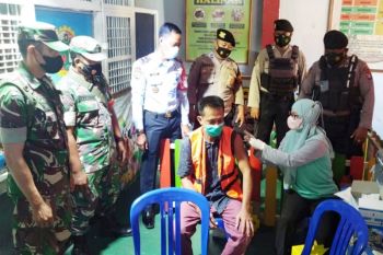 Ratusan warga binaan Lapas Sampit divaksinasi cegah klaster penularan COVID-19