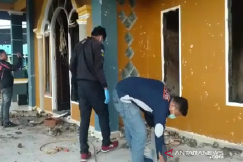 Polisi periksa delapan orang termasuk kades soal pembakaran rumah di Buton