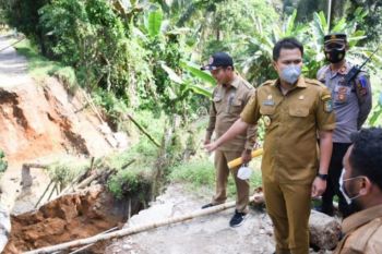 Banjir rusak jembatan di Dolok Merawan Serdang  Bedagai