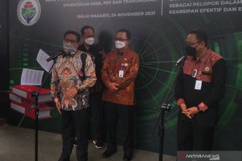 Arsiparis bak malaikat pencatat perbuatan baik dan buruk