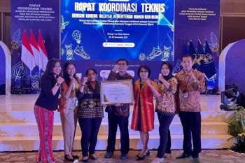Kanwil Kemenkumham NTT terima penghargaan IIPA 2021