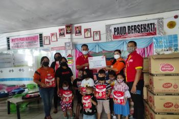SGM Eksplor dan Alfamart bantu guru dari Sumatera hingga Papua