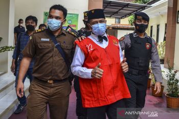 Sidang perdana M Kece ditunda