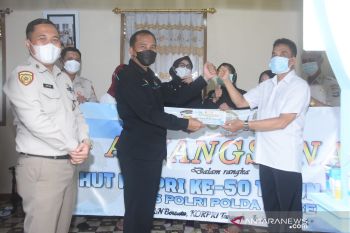 PNS Polri Polda Kalsel gelar bhakti sosial di HUT ke-50 Korpri