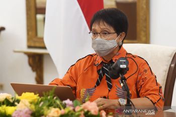 Pemerintah minta dengan sangat agar masyarakat Indonesia tidak ke luar negeri