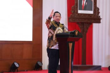 Mendagri minta pengurus Apdesi tidak tergoda politik praktis