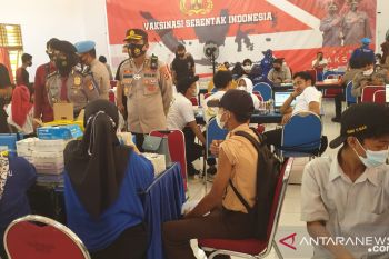 Peserta vaksin COVID-19 di SMK 4 Gowa Sulsel capai 1000 orang lebih