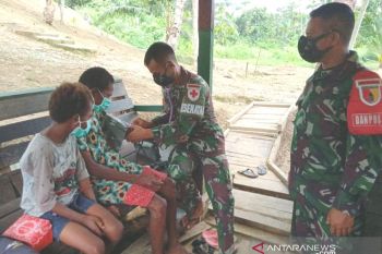 Satgas Yonif 512 layani pengobatan gratis warga di perbatasan RI-PNG