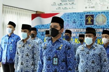 Imigrasi Sampit sosialisasikan aturan perjalanan cegah varian baru COVID-19 B.1.1.529